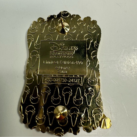 NWT. Disney pin. D23 2024 Lady & the Tramp Movie Posters Series DSSH Pin - Picture 9 of 10